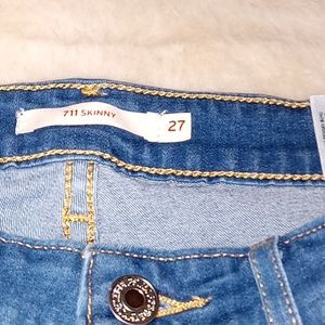 Levi's 711 Skinny jeans 27" waist 26.5" inseam Boys size 14, age 13-14. Unisex